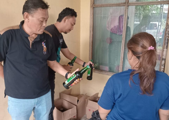 168 Botol Miras Disikat! Razia Besar-Besaran Polresta Cirebon Bikin Penjual Kalang Kabut