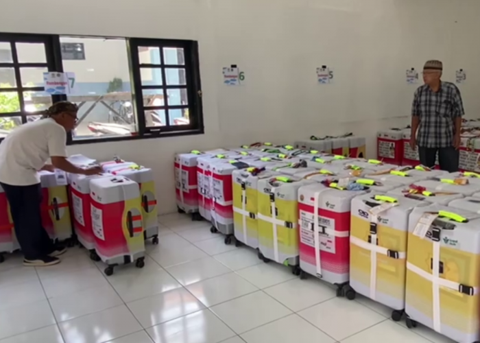 Jemaah Haji Kota Cirebon Siap Berangkat: Koper Masuk, 11 Kursi Roda Ikut Dibawa