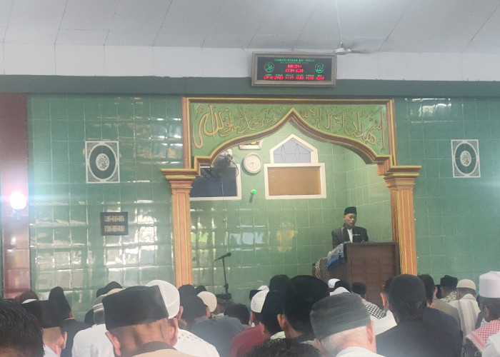 Pesan Khotib di Masjid Annur Lemahabang: Momen Idul Fitri Manfaatkan untuk Menebar Kebaikan 