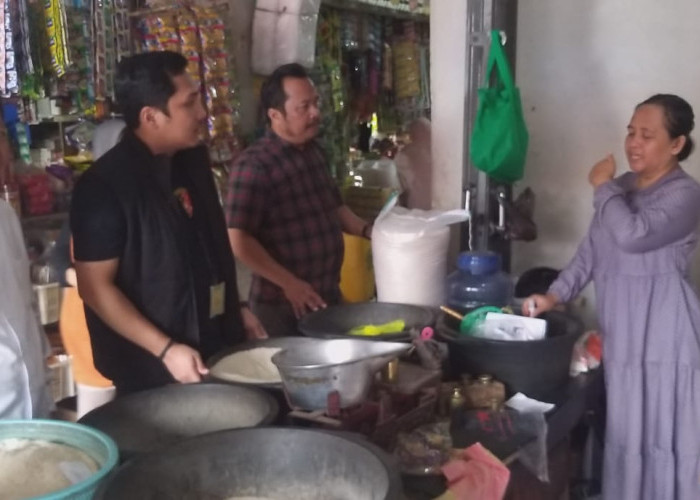 Satgas Pangan Sidak Harga di Pasar Desa Ciborelang Jatiwangi