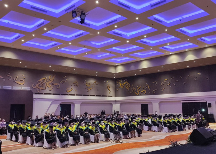 101 Mahasiswa-Mahasiswi STIKes Ahmad Dahlan Cirebon Diwisuda di Aston Cirebon Hotel  & Convention Center