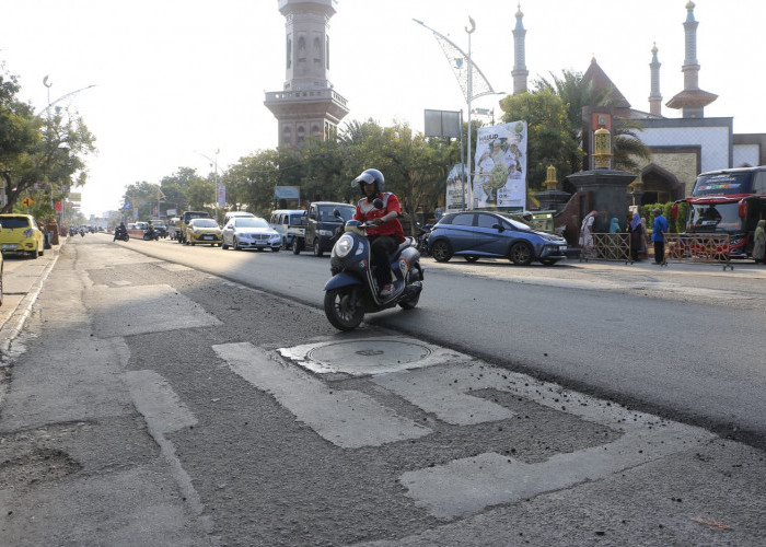 Jalan Kartini Cirebon Mulai Diperbaiki, Warga Segera Nikmati Jalan Mulus dan PJU Baru