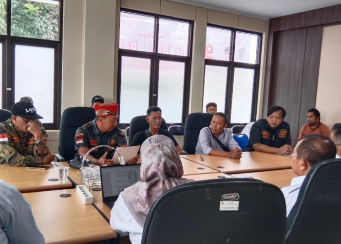 Dana Desa Diduga Disalahgunakan, Warga Kedungdalem dan Lurah Datangi Inspektorat