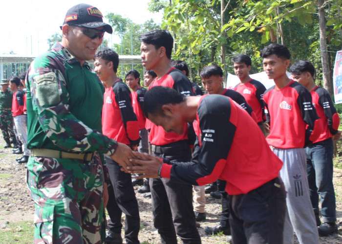 Serikat Pekerja BISS PT Longrich Indonesia Dilatih Kedisiplinan Ala Militer oleh Anggota Kodim Kota Cirebon