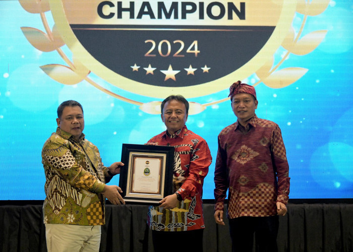 Pemdaprov  Jabar Terima Penghargaan The Best Regional Champion 2024
