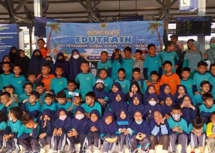 Siswa SD Peradaban Global Quran Cirebon Outing Class Bersama Kereta Api