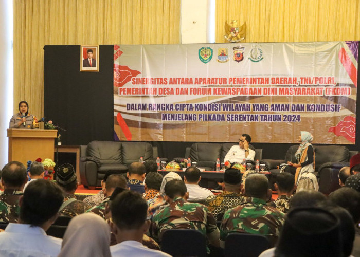 Kapolresta Cirebon Menjadi Narasumber Sinergitas Aparatur Pemda, Desa, TNI/POLRI, dan FKDM Kecamatan