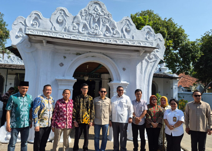George Edwin Sugiharto Dampingi Menteri Kebudayaan Fadli Zon Kunjungi Situs Sejarah di Cirebon dan Kuningan