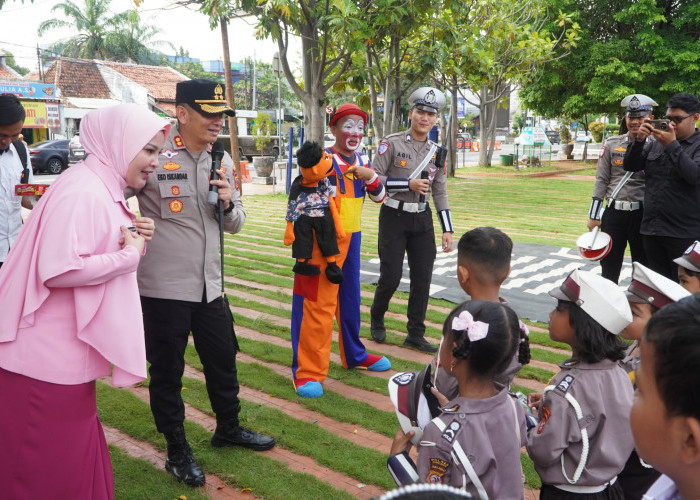 Kak Jum’s Bercerita ke Siswa TK dan SD Bhayangkari, Kapolres Cirebon Kota: Dongeng Sarana Edukasi 