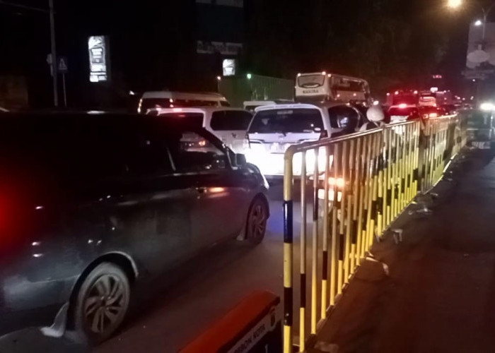 Arus Lalulintas Palimanan-Kanggraksan Kota Cirebon Macet, Efek Kebijakan One Way di Ruas Tol 