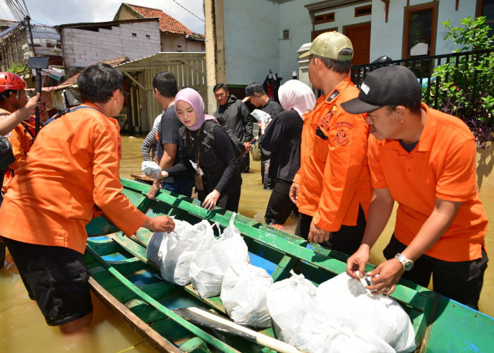 13 Ribu Warga Kabupaten Bandung Terendam! Pemprov Jabar Turun Tangan Salurkan Bantuan 
