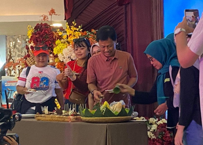 Ibu Ibu PKK Rayakan Ulang Tahun Walikota 