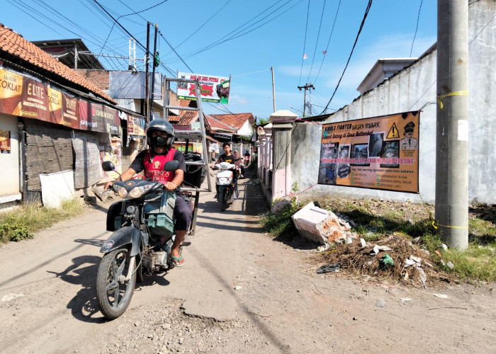 Warga Keluhkan Jalan Rusak di Batembat, Kuwu: Tahun Ini Segera di Perbaiki oleh Pemkab Cirebon