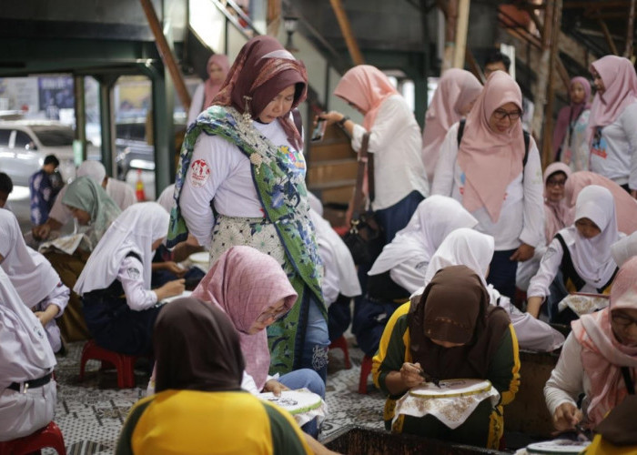 Peringati HAN, Puluhan Anak Belajar Membantik di Trusmi