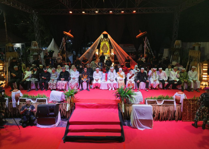 Kirab Mahkota Binokasih Teguhkan Cirebon sebagai Kota Budaya dan Pluralisme