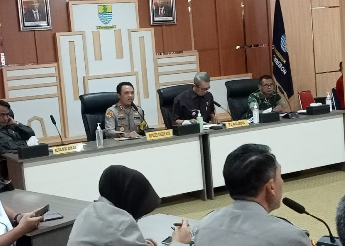 Pj Wali Kota Cirebon Minta Dinas Terkait Untuk Selesaikan Perbaikan Jalan Jelang Arus Mudik 2024