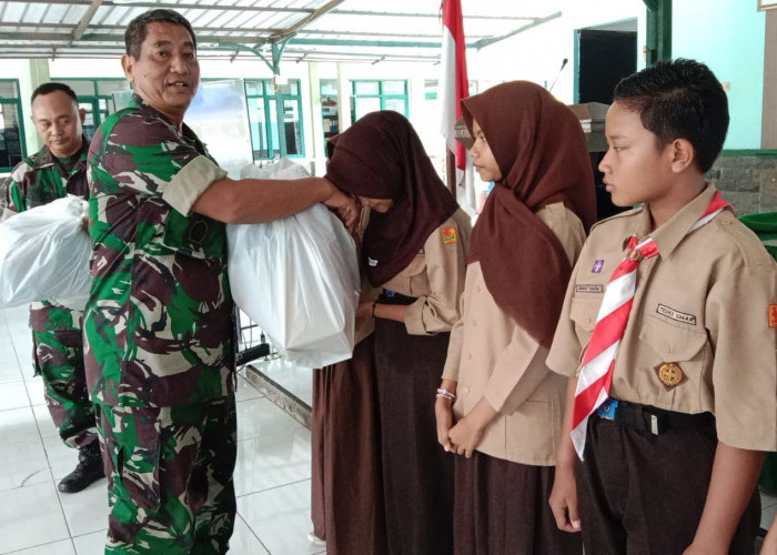 Kodim 0614/Kota Cirebon Salurkan Bantuan Pendidikan Kepada Pelajar Wilayah Kota Cirebon