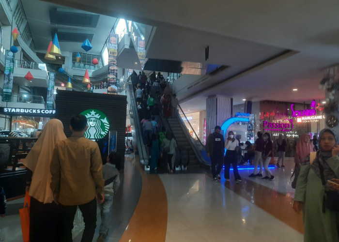 Warga Padati Mall di Kota Cirebon saat Libur Natal dan Tahun Baru, Besok Puncaknya