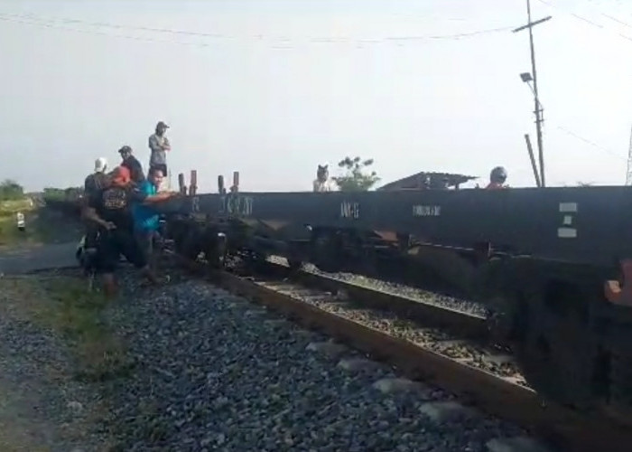 Kereta Api Barang Mogok di Perlintasan Bandengan Cirebon, Sempat Tertahan 1 Jam