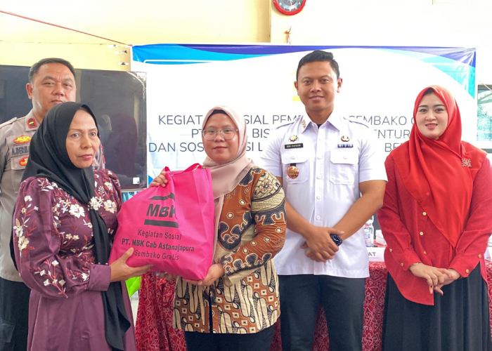 Aksi Sosial PT MBK di Astanajapura, Bagikan 150 Sembako dan Gelar Literasi Keuangan