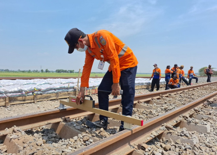 Operasional Kereta di Cirebon Mulai Normal, KAI Klaim Keterlambatan Kini Kurang dari 1 Jam