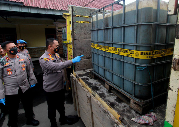 Gudang di Lohbener Indramayu Digerebek Polisi, Ternyata Penimbunan BBM Solar Subsidi