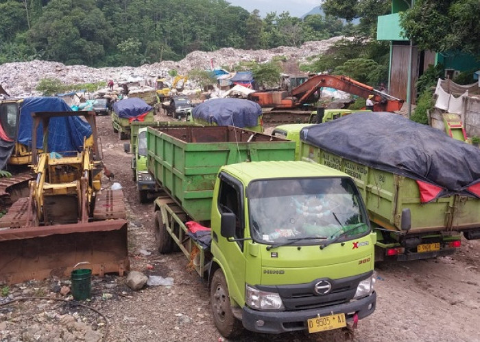 Penutupan TPA Kubangdeleg Berdampak pada Truk Pengangkut Sampah 