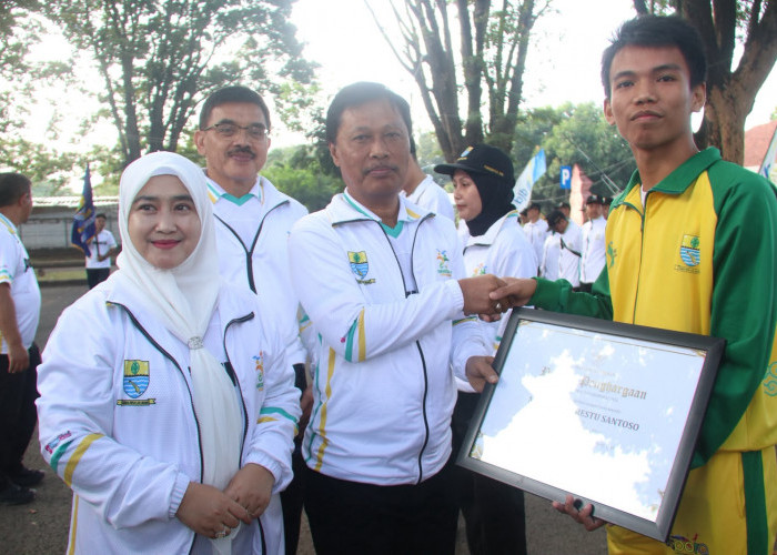 Wali Kota Cirebon Lepas Kontingen PORSENITAS XIII 2026 dan Apresiasi Atlet Berprestasi POPDA XIV Jabar 2025