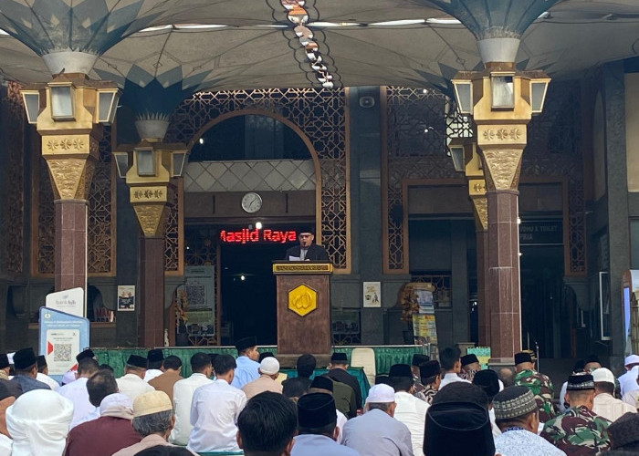 Suasana Salat Idul Adha di Masjid Attaqwa Cirebon, Khatib Sebut Kurban Bentuk Cinta dan Peduli Sesama