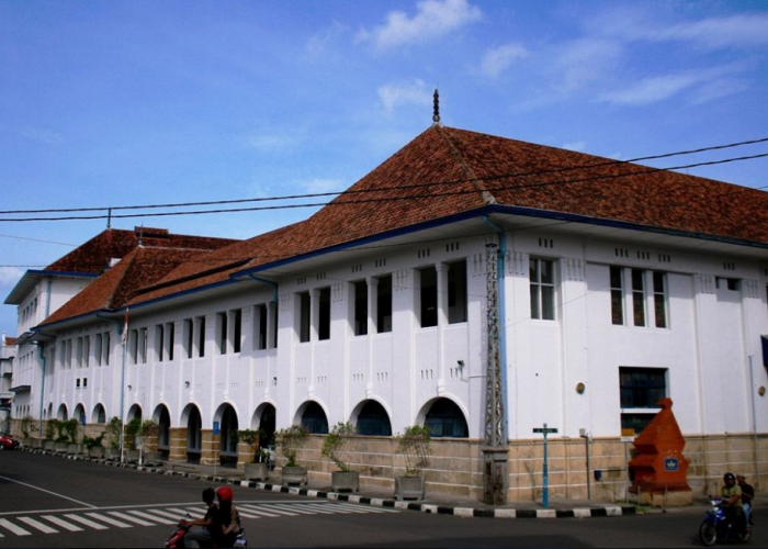 Banyak Sejarah, Gedung BAT Tempat yang Wajib Dikunjungi di Cirebon