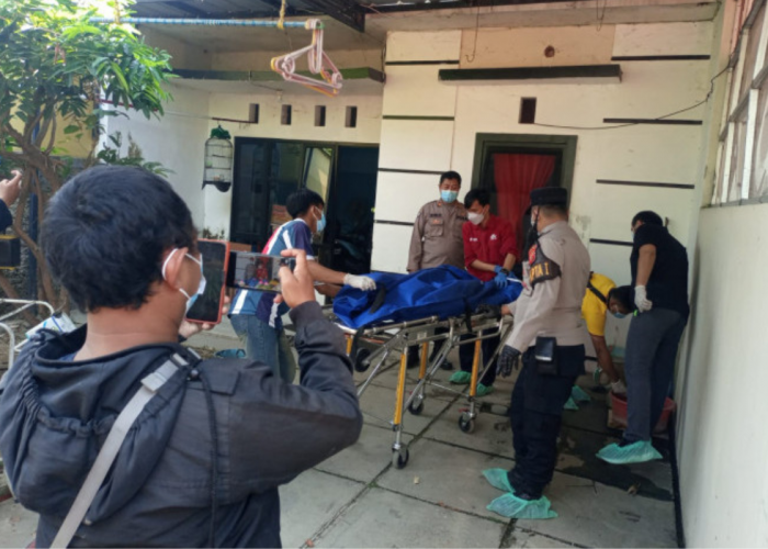 Curiga Cium Bau dan Banyak Lalat, Kakek 65 Tahun Ternyata Sudah Tak Bernyawa