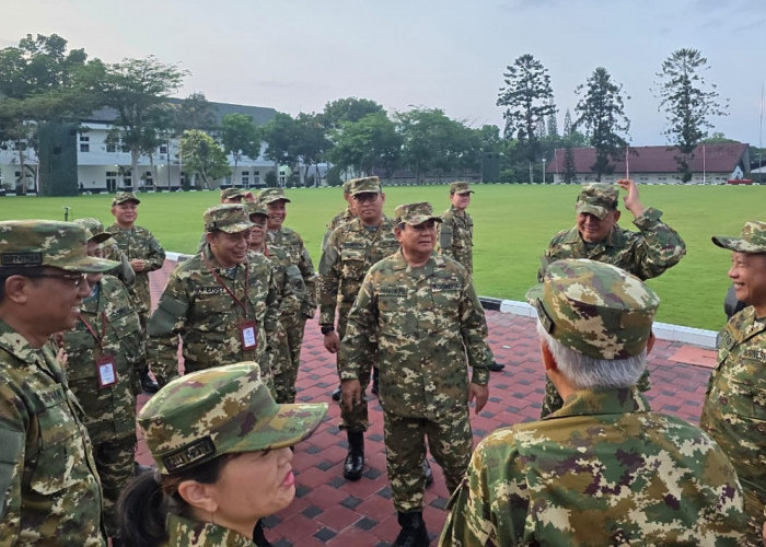 Anggota Kabinet Merah Putih Latihan Baris-berbaris, Prabowo: Kita Harus Seirama