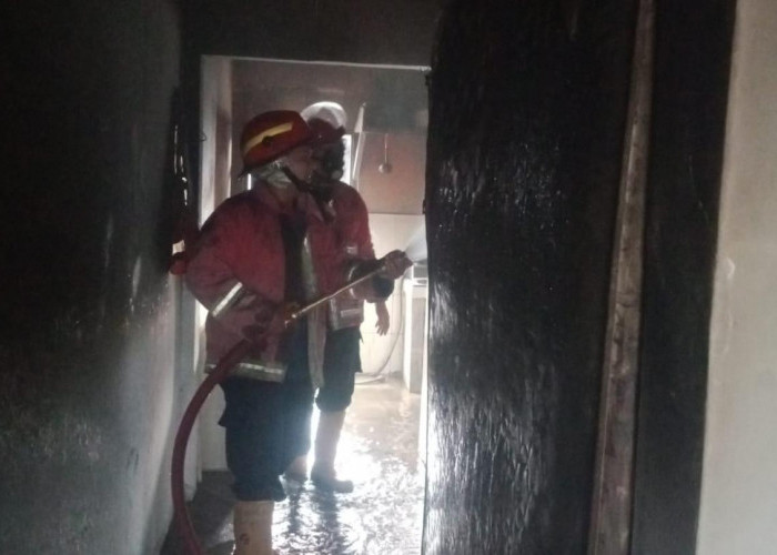 Rumah di Arjawinangun Terbakar Diduga Akibat Korsleting Charger HP, Kerugian Capai Rp15 Juta