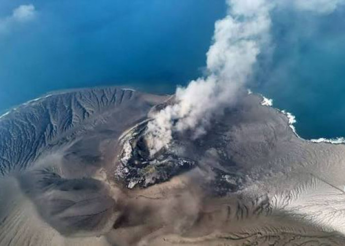 Gunung Anak Krakatau Erupsi, Kolom Abu Capai 250 Meter, Warga Diminta Jaga Jarak
