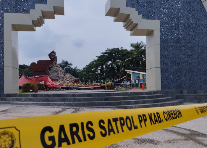 Penyebab Gapura Candi Bentar Pataraksa Ambruk, Aktivis Cirebon Beberkan Temuan