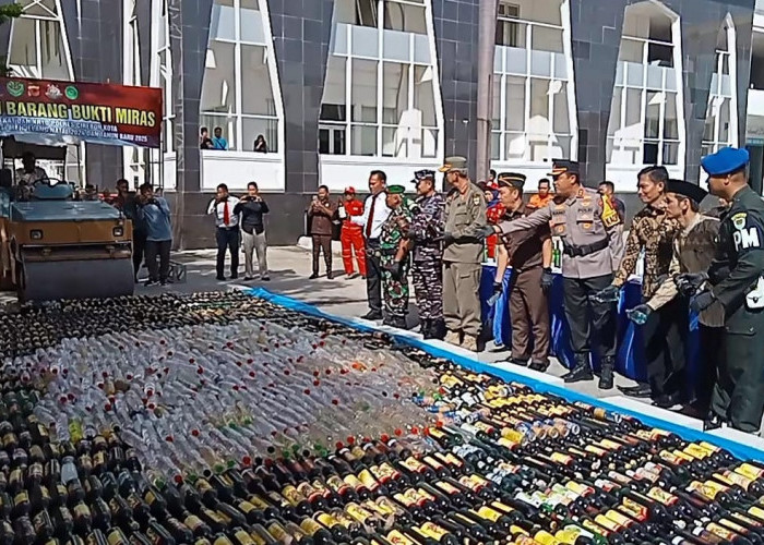 Hasil Oprasi Pekat, 6.000 Botol Miras Dimusnahkan Polres Cirebon Kota