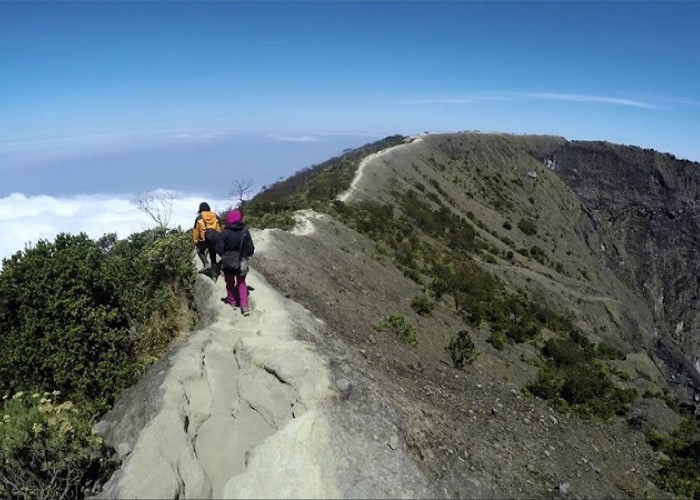 Wali Songo Mendaki Gunung Ciremai, Bekal Habis di Pengasinan, Begini Kisahnya