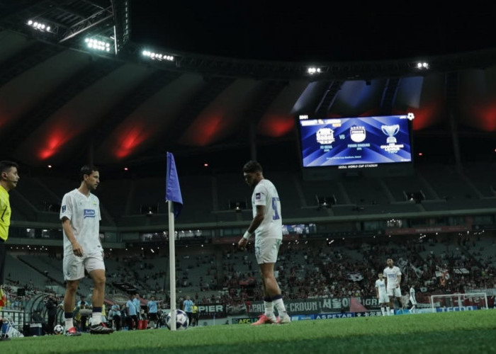 Persib Tak Tambah Pemain Meski Jadwal Padat, Keputusan Transfer yang Bikin Tanda Tanya!