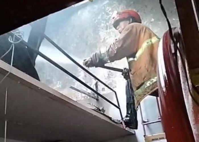 Lupa Matikan Tungku Usai Memasak, Rumah Warga Suranenggala Cirebon Ludes Terbakar