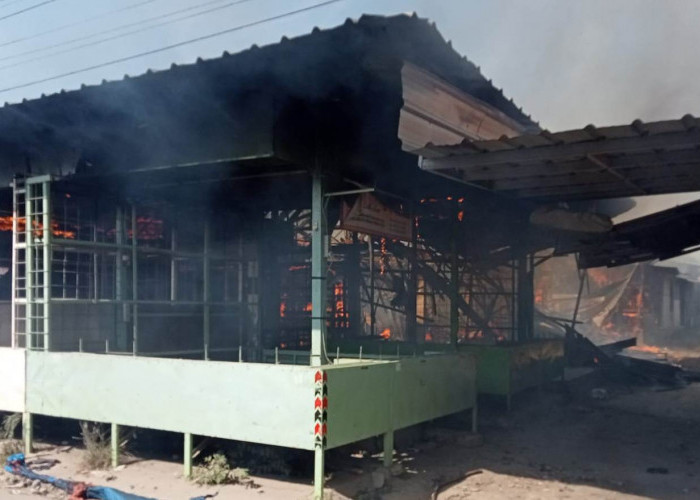 Kebakaran Pasar Sandang Tegal Gubug Cirebon, 46 Lapak Dilalap Api