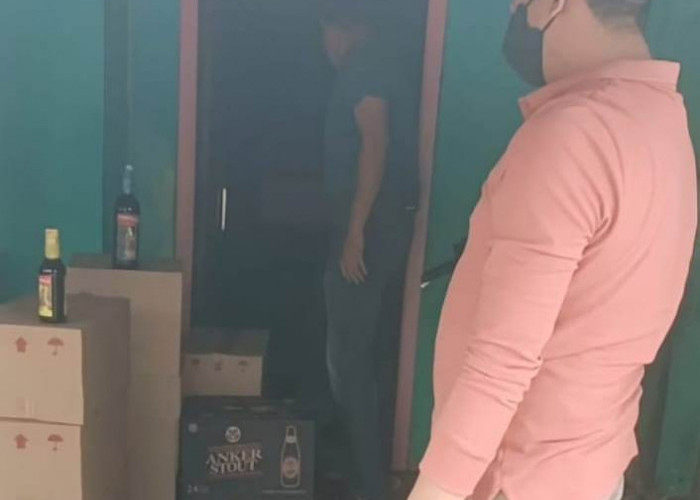 Jelang Lebaran, Polresta Cirebon Gelar Razia Miras, Ratusan Botol Berhasil Diamankan 