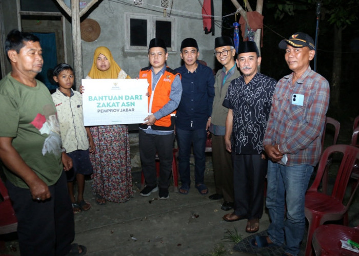 Pemkab Cirebon Salurkan Bantuan untuk Korban Longsor Gunung Kuda