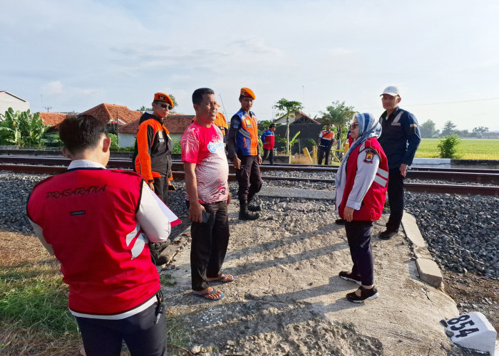 Peningkatan Keselamatan, KAI Daop 3 Cirebon Bersama BTP Jabar Lakukan Monitoring Perlintasan Bersama