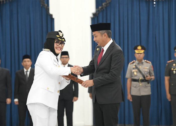 Eti Herawati Dilantik Jadi Walikota Cirebon, Begini Pesan Bey Machmudin 