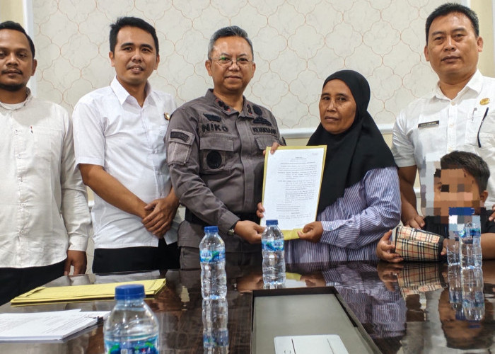 Kejari Indramayu Sahkan Nenek Jadi Wali Dua Anak Yatim Piatu Asal Cantigi Wetan