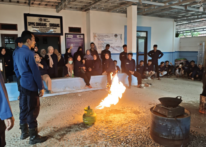 Pegawai SPPG Indramayu Dilatih Damkar, Begini Cara Tangani Kebakaran yang Benar