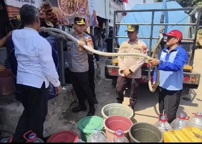 Kemarau Panjang, Warga Argasunya Cirebon Krisis Air hingga Harus Menempuh Jarak Jauh untuk Mencari Air