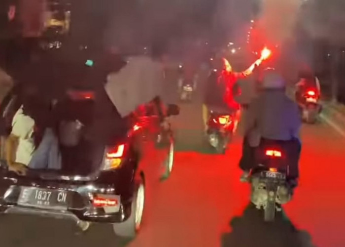 Diduga Geng Konten Konvoi di Jalan Kesambi Cirebon, Nomor Plat Mobil Terlihat Jelas 
