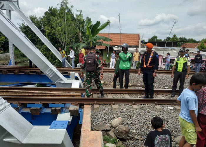 Pria Meninggal Tertemper Kereta Api di Cirebon Diduga Hendak Menyebrang Jembatan