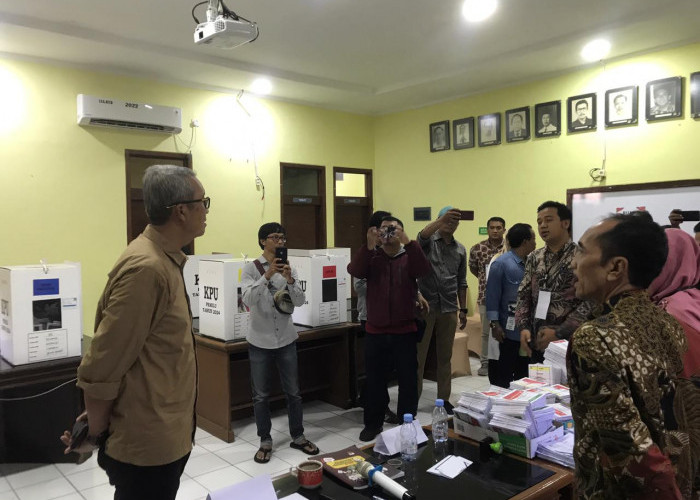 Ratusan Warga Salurkan Hak Pilih di TPS Lokasi Khusus 901 RSDGJ Kota Cirebon